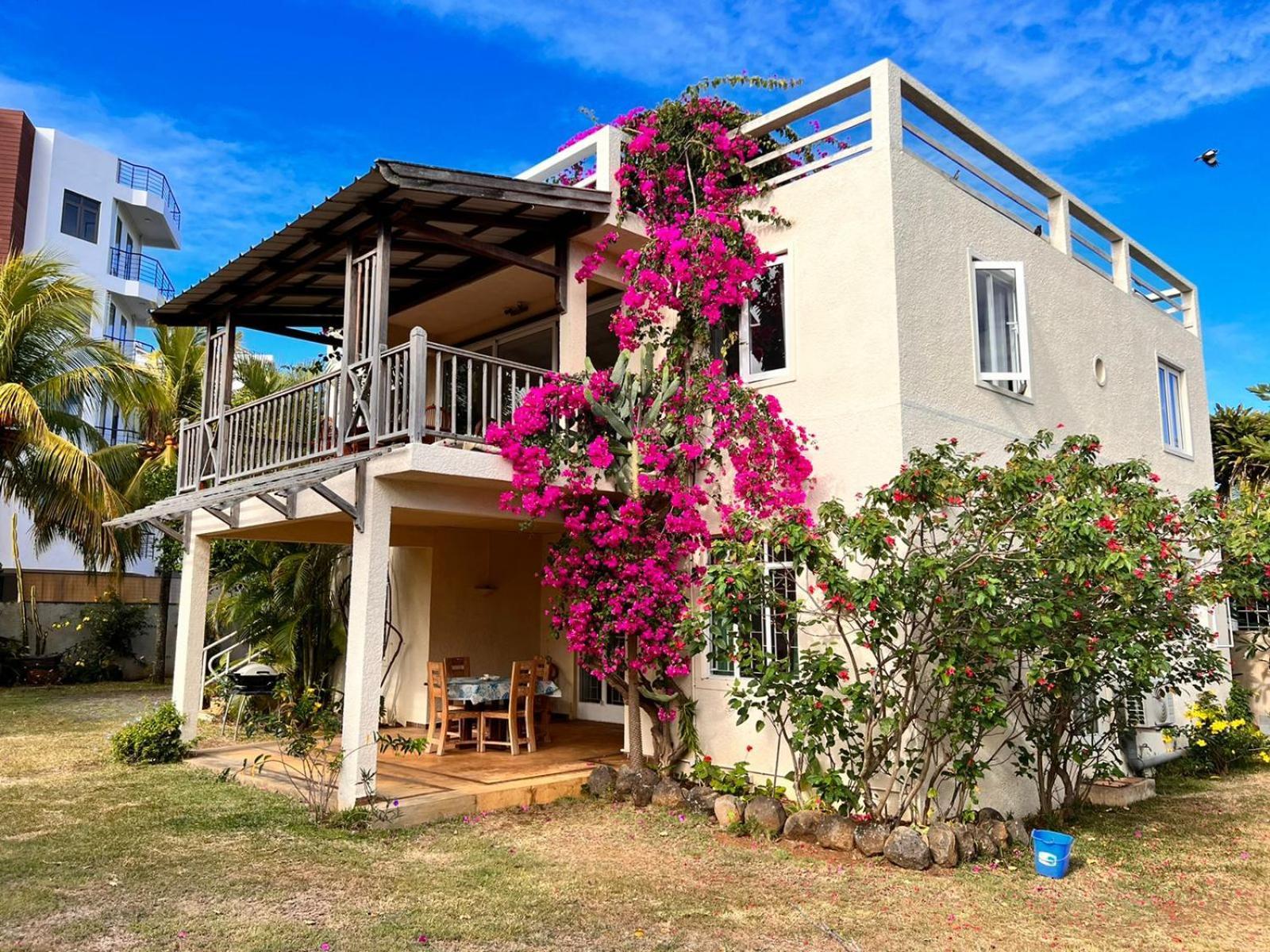 Roche Island Bungalows Grand Baie Exterior photo